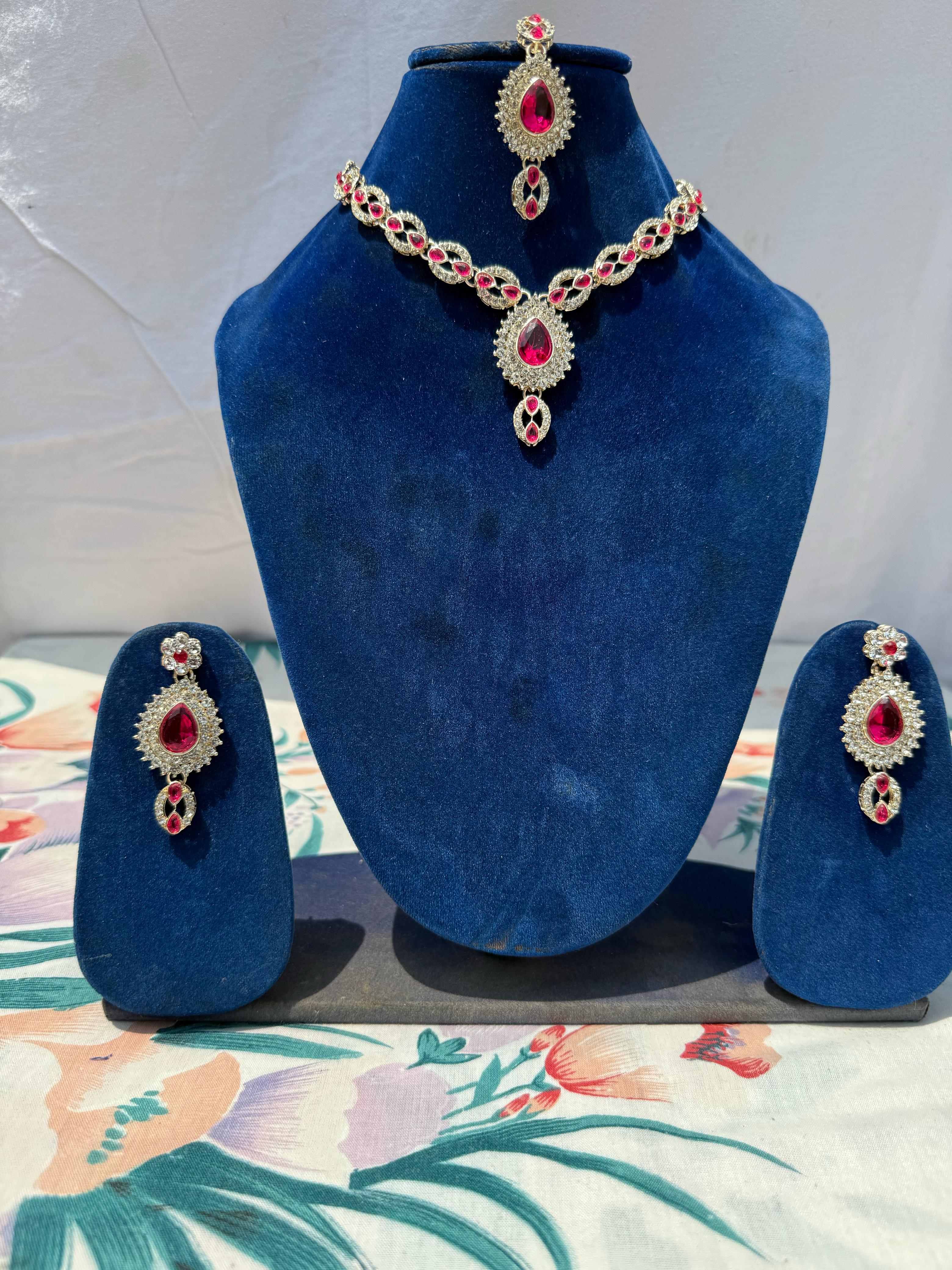 Luxurious Red Gemstone Jewelry Set - Perfect for Special Occasions