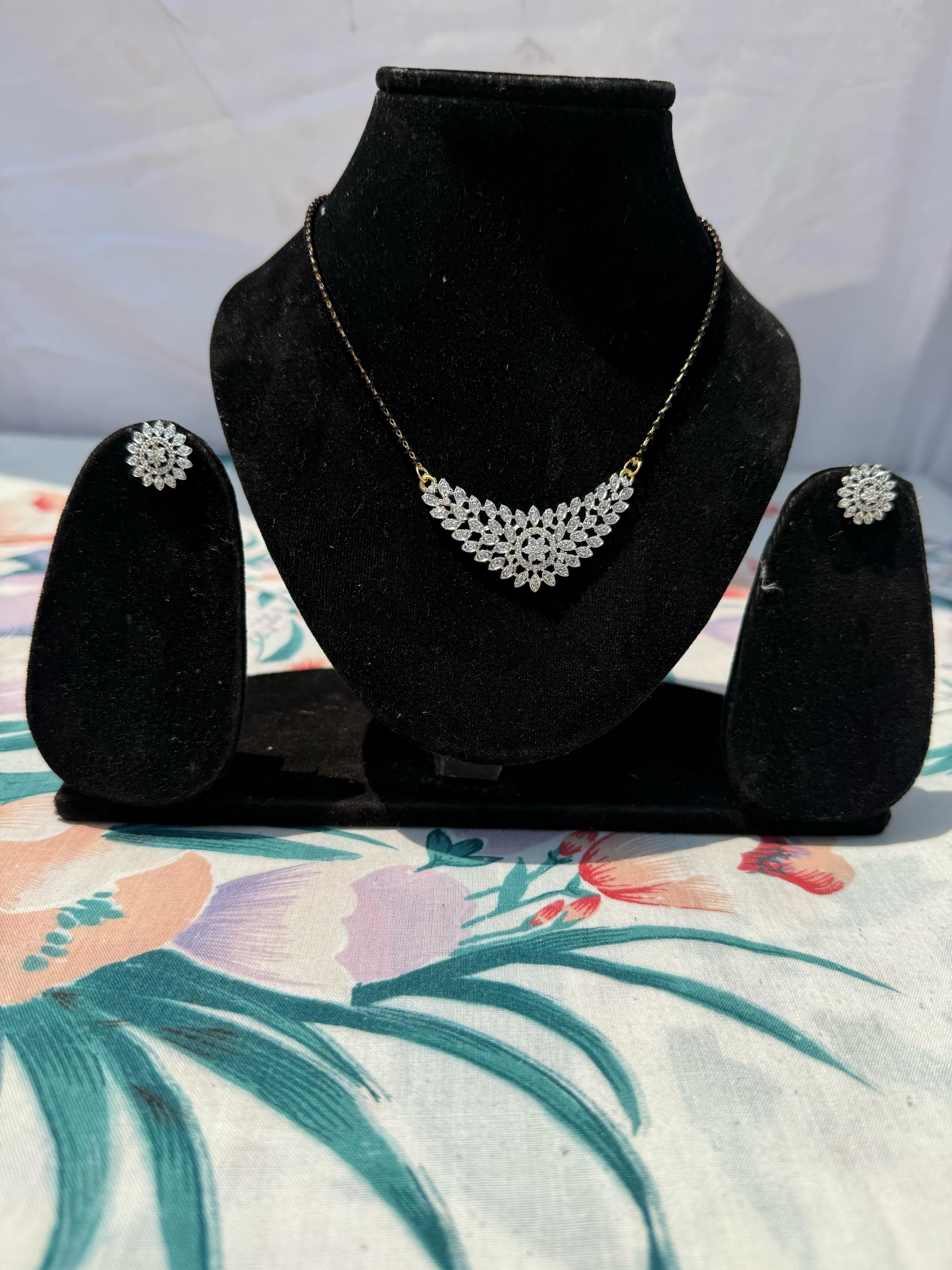Sparkling Diamond Floral Necklace Set